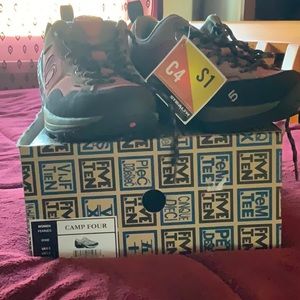 Stealth - Five Ten hiking shoes